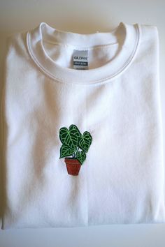 These shirts are MADE TO ORDER The Anthurium embroidered design comes with a white shirt. However, it is possible to have it embroidered on a different color shirt: black, grey, light pink, sand, or dark green. If you would like a different color shirt or if your size is not available, please, contact the seller to inquire about your size and color. SIZES ARE UNISEX! These sweatshirts are extra comfy and are slightly oversized. Size Guide (Length/Width): Small: 27/20 in. Medium: 28/22 in. Large: White Short Sleeve Cotton Sweatshirt, White Cotton Short Sleeve Sweatshirt, White Long Sleeve Top With Custom Embroidery, White Cotton Shirt With Embroidered Logo, White Embroidered Crew Top, White Embroidered Crew Neck Shirt, White Crew Neck Tops With Machine Embroidery, White Crew Neck Shirt With Embroidered Logo, White Embroidered Text Crew Neck Shirt