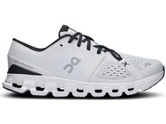 the on cloud running shoe in white and black