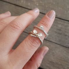 This double leaves and twig ring set is hand crafted and it is made of real twigs that are made by using the lost wax technique, one of the oldest techniques of silversmithing. A fairytale ring that is very comfortable and can be stacked with any ring in different ways, forming a statement, elvish, etheric ring. Please feel free to contact me for any customization or questions. ♦♦ All our rings come in a beautiful velvet gift packaging. All our jewelry is handmade in our studio, using only tradi Elvish Ring, Elf Ring, Tree Branch Ring, Fairytale Ring, Raw Diamond Rings, Twig Tree, Woodland Jewelry, Rough Diamond Ring, Oxidized Silver Rings