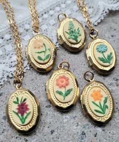 Vintage Handmade Cream Jewelry, Vintage Multicolor Flower Jewelry, Multicolor Flower-shaped Vintage Jewelry, Retro Handmade Flower Jewelry, Vintage Flower Jewelry For Crafting, Vintage Handmade Flower Jewelry, Vintage Handmade Floral Jewelry, Vintage Cream Flower Jewelry, Secret Message Locket