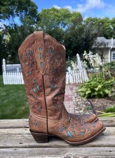 Classic, stylish, and feminine women’s cowboy boot! Beautiful stylish pattern on the boot with turquoise inlay. From chic to boho! These boots have you covered! Features snipped toe and a block heel. See pictures for measurements. Excellent condition. Size 7.5 Teal Cowgirl Boots, Teal Boots Cowgirl, Turquoise Western Boots For Ranch, Turquoise Cowboy Boots, Cowboy Boots Women Yeehawcowboy.com, Brown And Turquoise Cowboy Boots, Feminine Women, Cowboy Boots Women, Cowgirl Boots