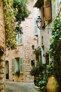 Looking for top places to visit in Provence, France? Check out our Provence guide with tips on the best things to do in Provence + map.

It also includes practical information and tips on restaurants, where to stay and a map to help you plan your itinerary for your holiday in Provence. | provence france aesthetic | provence france countryside | provence france itinerary | provence france lavender Provence France Aesthetic, Markets In Provence, Aix En Provence France Aesthetic, Aix En Provence Aesthetic, Lavender Fields Provence France, Aix En Provence France, France Itinerary