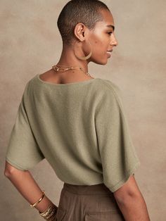 Soft and sensual, this luxurious cashmere top is crafted from our premium cashmere yarn, fashioned with an wide boatneck that can be worn straight-forward or off-to-the-side to let your shoulder peek through.  RELAXED FIT: Expertly cut for a loose fi Tate Olive, Tan Pants, Dolman Top, Cashmere Yarn, Top Banana, Dolman Sleeve, Skirt Pants, Boat Neck, Things To Buy