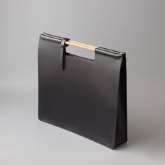 黒い棒つき手さげカバンが完成しました Handbag Packaging Ideas, Architect Bag, Leather Mood Board, Formal Bags, Handbag Packaging, Gothic Japanese, Expensive Purses, Womens Work Bag, Kitchen Tools Design