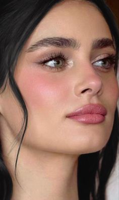 Pink Wedding Makeup, Face Glowing, Clever Inventions, Light Makeup Looks, Lady Face, Minimalist Makeup, Celebrity Makeup Looks, Natural Makeup Look, Bridal Makeup Natural