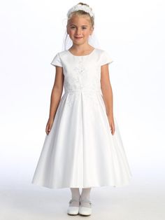 Introducing the Gorgeous White First Communion Dress by Lito – a great blend of elegance and charm that will make your sweet girl shine on her special day. Impeccably tailored, this dress features a flattering A-line silhouette and boasts intricately embroidered tulle adorned with delicate sequins, adding a touch of subtle sparkle that captures the essence of the occasion.Designed with your convenience in mind, the dress features a practical zipper closure, ensuring easy and hassle-free dressing Girls First Communion Dresses, First Communion Veils, Embroidered Tulle Dress, Bow Tie Dress, First Communion Dress, Princess Dress Up, Illusion Tulle, First Communion Dresses, Communion Dresses