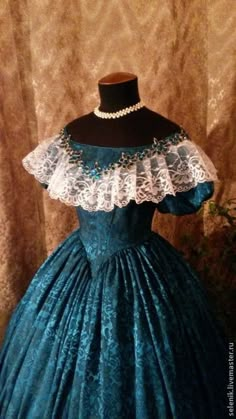 Aesthetic Vintage Outfits, Gaun Abad Pertengahan, Valentine Vintage, Vintage Nails, Ideas Videos, Outfits Vintage, Old Fashion Dresses, Old Dresses, Vintage Valentine