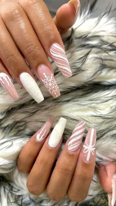 40+ Christmas Nail Art Designs for Short and Medium Nails - HubPages Holidays Nails, Cute Christmas Nails, Art Student, Nail Nail, Design Nail