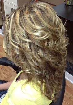 Medium Shag Haircuts, Hair Styles And Color, Medium Layered Haircuts, Medium Layered Hair, Medium Layered, Shag Hairstyles, Haircuts For Medium Hair, Penteado Cabelo Curto, Long Blonde