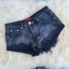 Brand New Without Tags, Perfect Condition! -Size Medium -Waist 27 -Mid Waisted Fit -Distressing Throughout -Slight Acid Wash -Bundle 4 Items For $25 With The Sale Caption And Send Me An Offer! Clearing Out My Closet! Same Day/Next Day Delivery Size 28 Jeans, Aesthetic Outfit, Cute Everyday Outfits, Distressed Denim Shorts, Acid Wash, Summer Aesthetic, Crochet Clothes, Distressed Denim, Everyday Outfits