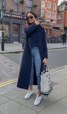 Navy Blue Coat Outfit, Navy Coat Outfit, Blue Coat Outfit, Coat Outfits For Women, Old Money Winter, Mantel Outfit, Long Coat Outfit, Winter Fashion Outfits Casual, Paris Mode