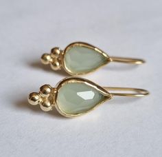 Beautiful gold drop teardrop light-green quartz earrings, pear cut dainty and antique-style boho earrings for women, available in 14k gold plating, sterling silver, and 9k or 14k solid yellow gold. These exquisite earrings are meticulously handmade in a pear shape and adorned with three dainty gold dots at the bottom, lending a vintage flair to their design. They exhibit stunning light-green quartz gemstones that are skillfully cut to reflect light brilliantly. They are available in high-quality 14k gold plating, sterling silver, and 9k solid yellow gold.  These earrings have a romantic, classic look that adds glamour to any outfit and stands out at any special occasion. Elevate your look with these stunning earrings that are sure to add a touch of sophistication to any outfit. Item detail Dainty Silver Earrings, Drop Gold Earrings, Smoky Quartz Earrings, Romantic Earrings, Quartz Gemstones, Gem Earrings, Earrings Antique, Gold Dots, Earrings Dainty