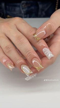 Beige Acrylic Nails Design, Junior H Nails Ideas, Virgencita Nails Short, Short White And Gold Nails, Christmas Elegant Nails, Fancy French Tips, Gold Square Nails, Gold Short Nails, Medium Length Nail Ideas