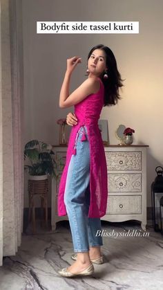 Kurti Pant Set Design, Kurti Designs Latest For College, Traditional Casual Outfits, How To Style A Kurti, Kurti Outfits For Women, Kurti With Saree, Simple Ethnic Outfits, College Kurti Outfits, Casual Kurti Outfits