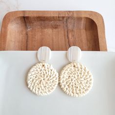 These lightweight rattan earrings are a great addition to your jewelry box. With their neutral resort wear style, these earrings can match anything! They feature a modern, clean design that can be worn every day or with a dressy outfit, and they're light enough to forget you're wearing them as you move around your day. They can go from beachside cocktail to dinner date in a snap, making it the perfect accessory for travel. Hypoallergenic stainless steel posts Durable plant-based acrylic posts Ha Firefly Lane, Rattan Earrings, White Rattan, Fall Winter Shoes, Patriotic Bows, Dressy Outfit, Bachelorette Dress, Casual Bodysuit, Rush Dresses