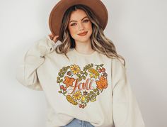 Fall Leaves Heart Sweatshirt - The leaves are falling and preparing us for the colder season. Time for a sweatshirt that expresses your love for fall and is something you can snuggle up in when it gets cooler! ♥ Here is some important information: * 50% cotton, 50% polyester * Washable at 30 degrees - wash inside out for a long-lasting print * Tumble dry only on very low heat - it is better to air dry * Do not iron over the pressure, otherwise your iron will have a new look * Runs larger! Please Pumpkin Mushroom, Pastel Pumpkins, Mushroom Cottagecore, Pumpkin Sweatshirts, Gift Best Friend, Heart Sweatshirt, Fall Plaid, Gildan Sweatshirts, Fall Sweatshirt