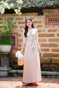 ❣️ This set includes one Ao Dai Top and Pants Style: Traditional  Material: Tay Thi Silk Top, chiffon pants. Stretchy ❣️ This beautiful and modern ao dai set is perfect for any special occasions: Lunar NewYear, Mid Autumn Festival, Attending Wedding, or a Family photoshoot. ❣️ Please note: - Sizing may run 1-2 sizes smaller than American standard sizes, please refer to the sizing charts for sizing. - Please contact me if you have any questions ❣️We are proud to provide you with the highest quali Modern Ao Dai, Beige Embroidery, Vietnamese Ao Dai, Chiffon Pants, Autumn Festival, Mid Autumn Festival, Mid Autumn, Pants Style, Lunar New Year