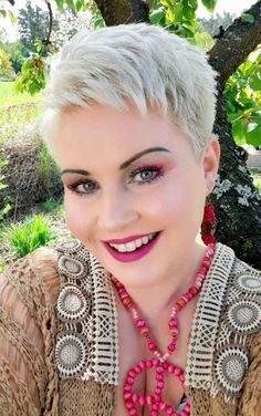 Short Pixy Haircut, Short Hair Cut, Short White Hair, Medium Length Curly Hair, Short Hair Images, Girls Short Haircuts, Short Haircut Styles