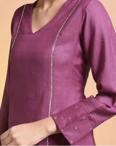 Plain Kurti Designs, Plain Kurti, Kurti Sleeves Design, Kurta Patterns, Churidar Designs, Sewing Fashion