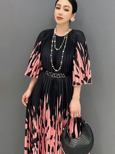 This elegant black pleated midi dress epitomizes casual chic, ideal for daily outings, gatherings, weddings, parties, or office looks. It features sophisticated pink markings that elevate its charm and style. Key Features: Pleated design for timeless elegance. Versatile for a range of occasions. Sophisticated pink markings enhance the dress's appeal. Comfortable and stylish silhouette. Why You'll Love It: Effortless elegance in every wear. Perfect for various events and gatherings. Adds sophistication with unique detailing. Size Chart Measurements are in inches. Size Bust Waist Sleeve Length Length One Size 35.43-51.18 27.56-47.24 14.96 50.39 Elegant Black A-line Pleated Dress, A-line Midi Dress With Accordion Pleats For Party, Pink A-line Pleated Party Dress, Elegant Black Pleated Dress, Pink Pleated A-line Maxi Dress, Pink A-line Midi Dress With Pleated Waist, Spring Party A-line Pleated Dress, Chic A-line Midi Dress With Accordion Pleats, Chic Knee-length Pleated Cocktail Dress