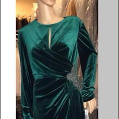 Patra Ltd Evening Green Gown Dress Beautiful Rn 66518 Style Hunter Rn 66518 Size 14 Retail $180 Formal Long Holiday Dress, Formal Holiday Long Dress, Formal Holiday Green Maxi Dress, Elegant Green Holiday Midi Dress, Holiday Cocktail Gown With Long Sleeves, Cocktail Holiday Gown With Long Sleeves, Elegant Holiday Dresses For Dinner, Elegant Holiday Dinner Dress, Glamorous Green Dinner Dresses