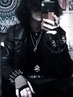 Male Goth Outfits, Aesthetic Outfits Baggy, Mallgoth Outfits, Ftm Outfits, Messy Hair Boy, Goth Fits, Street Style Outfits Casual