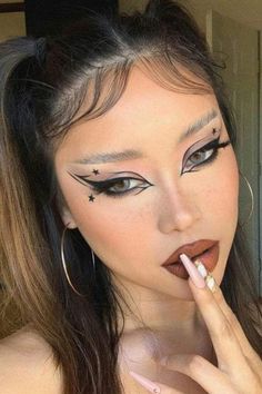 Grafik Eyeliner, Mekap Mata, Graphic Makeup, Rave Makeup, Swag Makeup, Smink Inspiration, Dope Makeup, Makijaż Smokey Eye, Eye Makeup Designs