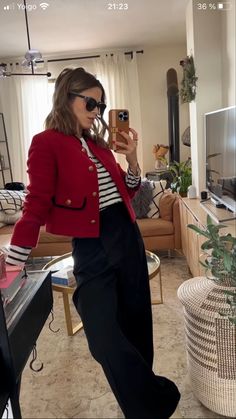 Red Blazer Outfit Casual, Red Blazer Outfit, Wide Leg Outfit, Red Jacket Women, Blazer Street Style, Dress Down Day, Red Blazer, Outfit Combinations, Professional Outfits