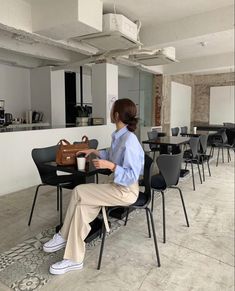 Ootd Selfie, Overall Outfit, Teaching Outfits, Pants Outfit Casual, Girl Inspiration, Fashion Design Sketches, Casual Work Outfits, Korean Street Fashion