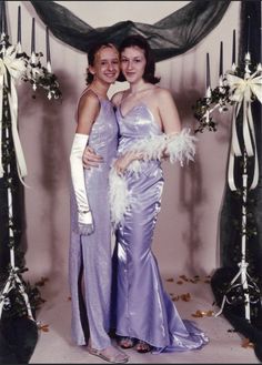 Cute Lesbian Prom Pictures, Lesbian Prom Outfit, Lesbian Prom Pictures, Gay Prom Outfits, 1990s Prom Dress, Lesbian Prom, Gay Prom, Queer Prom, Prom Dates