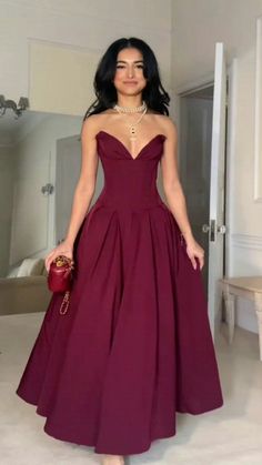 The Most Beautiful Dress For Prom, Classy Red Dress Outfit, Dress Ideas For Birthday, Birthday Dresses Long, Pretty Prom Dresses Long, Long Classy Dresses, Elegant Graduation Dress, Long Birthday Dress, Red Dresses Long