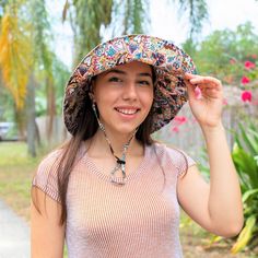 FREE Standard U.S Shipping on all orders over $35 🌞 Summer Hats for Women 4.5" Wide Brim Sun Hat Made of 100% cotton. Soft comfortable and breathable to wear floral hat. Chin strap hat will be perfect gift for those who loves gardening.  😎 Panama hats women - One Size fits most ladies heads circumference 21.5"-22.5; brim 4.5" 🌞 Reversible Hat features removable bow knot. The brim can be turned up or turned down. It's easy to take the shape you want. Removable and adjustable chin strap for win Panama Hat Women, Womens Beach Hat, Gardening Hat, Colorful Hat, Hats Women, Summer Hats For Women, Floral Hat, Wide Brim Sun Hat, Bow Knot