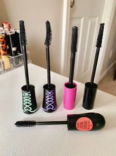 Pretty Mascara, Essence Mascara Aesthetic, Essence Mascara, Mascara Design Ideas, Essence Mascara Set, Best Essence Products, Walmart Mascara Best, Mascara Aesthetic