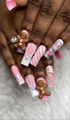 Christmas Nail Designs Gingerbread Man, Christmas Nails Acrylic Gingerbread, Christmas Nails Inspo 2024, Christmas Nails Hello Kitty, Christmas Junk Nails, Pink Gingerbread Nails, Christmas Baddie Nails, Extra Christmas Nails, Christmas Toe Nail Designs