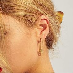 Brand New/) $70 Gold Paperclip Shaped Single Earring, Gold Paperclip Shape Single Earring, Gold Single Paperclip Earring, Gold Paperclip Earrings For Everyday, Gold Paperclip Hoop Earrings As Gift, Yellow Gold Paperclip Earrings For Everyday, Everyday Yellow Gold Paperclip Earrings, Gold Safety Pin Earrings For Everyday, Minimalist Gold Safety Pin Earrings