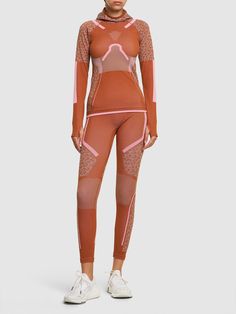 Elastic waistband. Printed logo details. Seamless construction. Model is wearing a sizeS Strength Yoga, Yoga Crop Tops, True Strength, Adidas By Stella Mccartney, Stella Mccartney Adidas, Sports Top, Detachable Hood, Print Logo, Base Layer