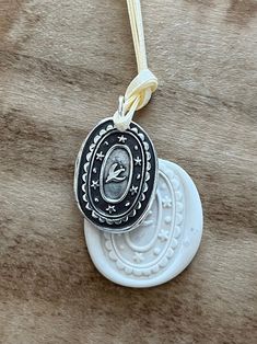 Seal Jewelry, Seal Necklace, Wax Seal Jewelry, Wax Seal Necklace, Diy Wax, Metal Smithing, Wax Seal, Eye Necklace, Wax Seals