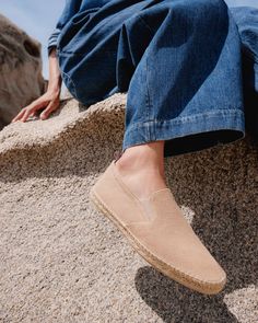 Joel flat espadrille in washed organic cotton with slip-on design, elastic side straps and jute sole. Sheep Leather, Soft Bristle Brush, Leather Cleaning, Natural Jute, Flat Espadrille, Daily Look, Cotton Yarn, Wedge Heels, Hand Sewing