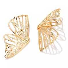 Our Monarch Butterfly Earrings are statement- making, metal earrings that feature intricate designs reminiscent of a magnificent Monarch Butterfly. These hip earrings will add music- festival, outdoorsy yet glamorous and brilliant vibe! Gold or Silver About 3 in long Silver Crystal Earrings, Quirky Earrings, Geode Earrings, Monarch Butterflies, Minimalist Studs, Butterfly Earrings Stud, Gold Bracelets, Pretty Jewelry, Butterfly Jewelry