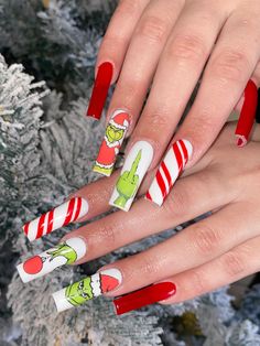 #grinch#grinchnails#christmas#chromenails#longnails#holidaysnails#unas The Gringe Christmas Nails, Christmas Nail Grinch, Grinch Nails Designs Acrylic, Buddy The Elf Nails Designs, Grinch Almond Nails, Christmas Nails Grunge, Christmas Nail Designs Stiletto, Grinch Gel Nails, Disney Nails Long