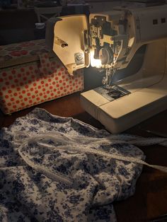 sewing aesthetic Sewing Project Aesthetic, Sewing Kit Aesthetic, Maker Aesthetic, Sewing Vision Board, Sewing Hobby Aesthetic, Sewing Aesthetic Fabrics, Aesthetic Sewing Pictures, Sewing Hobby, Aesthetic Sewing Machine