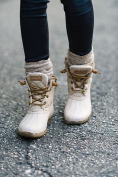 How To Wear Duck Boots, Duck Boats, Fall Winter Shoes, Boating Outfit, Snow Shoes, Duck Boots, Crazy Shoes, Shoe Obsession, Winter Shoes