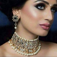 Elegant Kundan Necklace with White Pearls Wedding Jewelry Pearls Necklace, Blue Stones Jewelry, Kundan Jewellery Bridal, Kundan Jewellery Set, Mala Jewelry, Pearl Jewelry Design, Bridal Choker, Silver Necklace Set, Pearl Jewelry Wedding