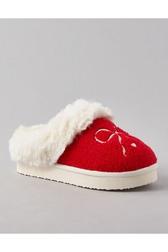 Soft & cozy/Slip-on style/Pretty bow design Cute Slippers Aesthetic, Preppy Christmas Slippers, Ugg Croquette Slippers, Aesthetic Christmas Slippers, Cheap Secret Santa Gifts, Christmas Gifts For Pregnant Women, Cute Christmas Slippers, Slippers For Christmas, Stalking Stuffers