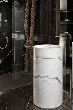 Colunas | MGM - Mármores e Pedras - Desde 1960 Bathroom Pedestal Sink, Large Floor Tiles, Bathroom Pedestal, Free Standing Sink, Carara Marble, River Hotel, Countertop Slabs, Statuario Marble, Marble Pedestal