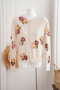 Beige Floral Knit Cardigan | Somi Beige L Fine Knit Sweater For Spring Day Out, Knit Floral Print Cardigan, Spring Soft Knit Cardigan, Floral Print Cardigan For Fall Daywear, Spring Fine Knit Cardigan, Feminine Beige Cardigan For Spring, Feminine Soft Knit Sweater For Spring, Cream Spring Sweater For Daywear, Spring Feminine Fine Knit Sweater