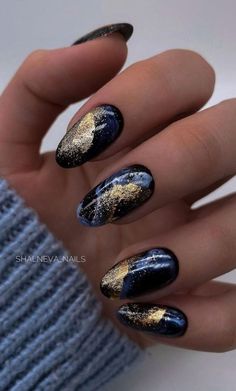 Navy Blue Nail Designs, Blue Gold Nails, Stylish Nail Art, Dark Blue Nails, Navy Nails, Navy Blue Nails, Art Design Ideas, Marble Nail Art, Galaxy Nails