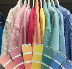 Light Spring Color Palette Outfits For Fall, Spring Color Pallete Fashion, Light Spring Winter Outfits, Light Spring Color Palette Outfits Street Styles, Light Spring Colour Analysis, Light Spring Clothes, House Of Colour Spring Outfits, Light Spring Outfits Color Palettes