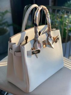 Cream Birkin, Birkin 25 Outfit, Luxury Bags Hermes, Classy Purses, Designer Purses And Handbags, Birkin Handbags, My Style Bags