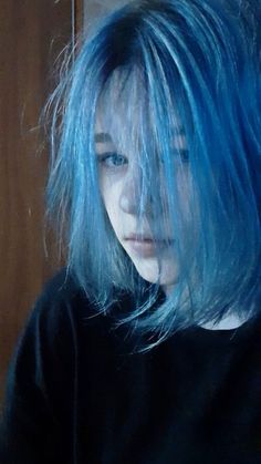 Short Blue Hair Aesthetic, Blue Hair Girl Aesthetic, Medium Blue Hair, Blue Hair Short, Blue Hair Girl, Girl With Blue Hair, Blue Hair Aesthetic, Bright Blue Hair, Short Blue Hair